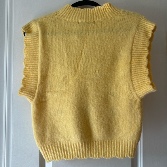 BBWM, size small, yellow sweater vest - Picture 2 of 8